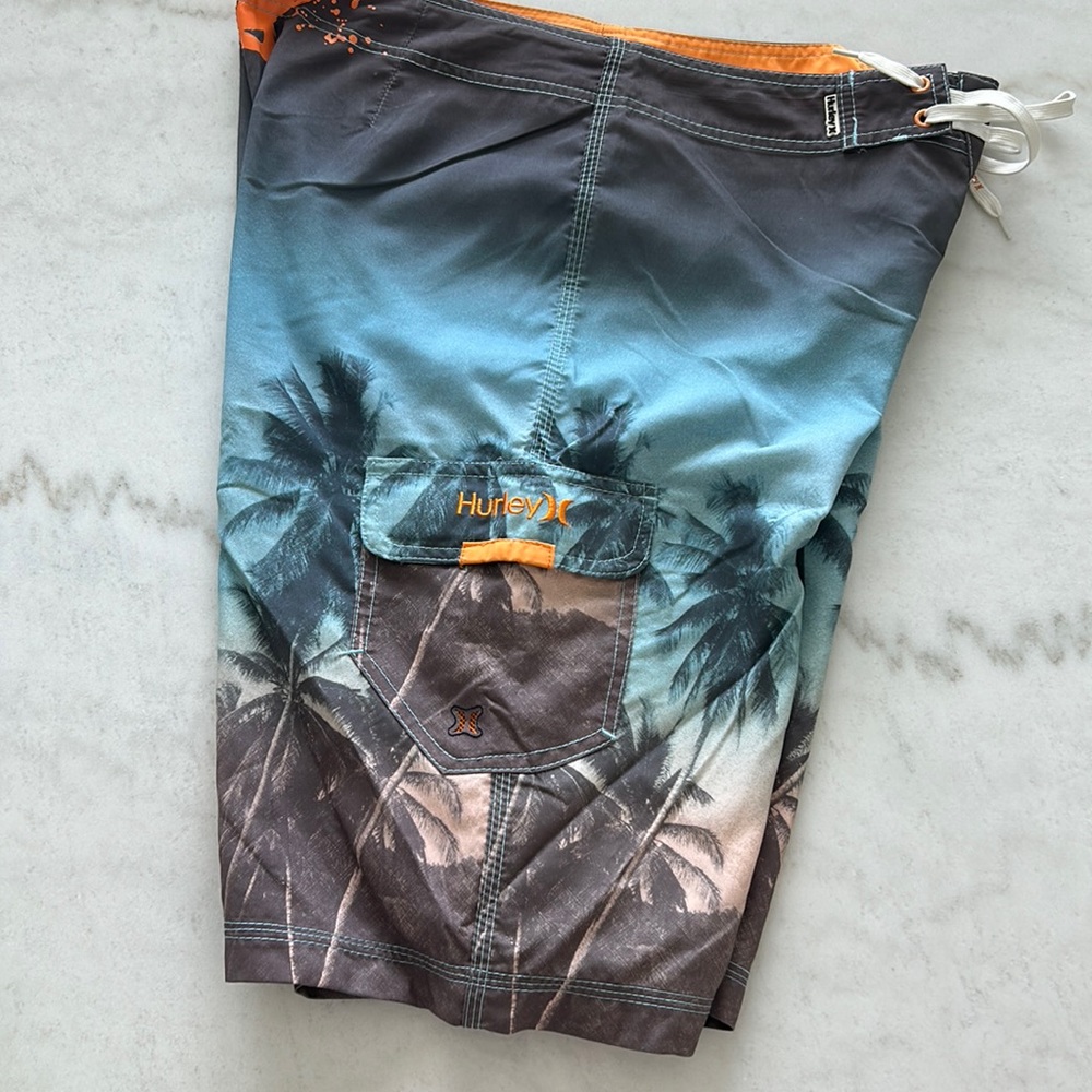 Hurley Men’s Swim Trunks/Board Shorts, Size 32